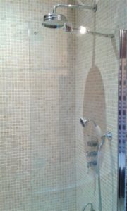 Douche mosaique naturelle