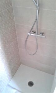 Douche grand carreaux