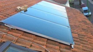 Installation sur tuiles de panneaux solaires thermiques